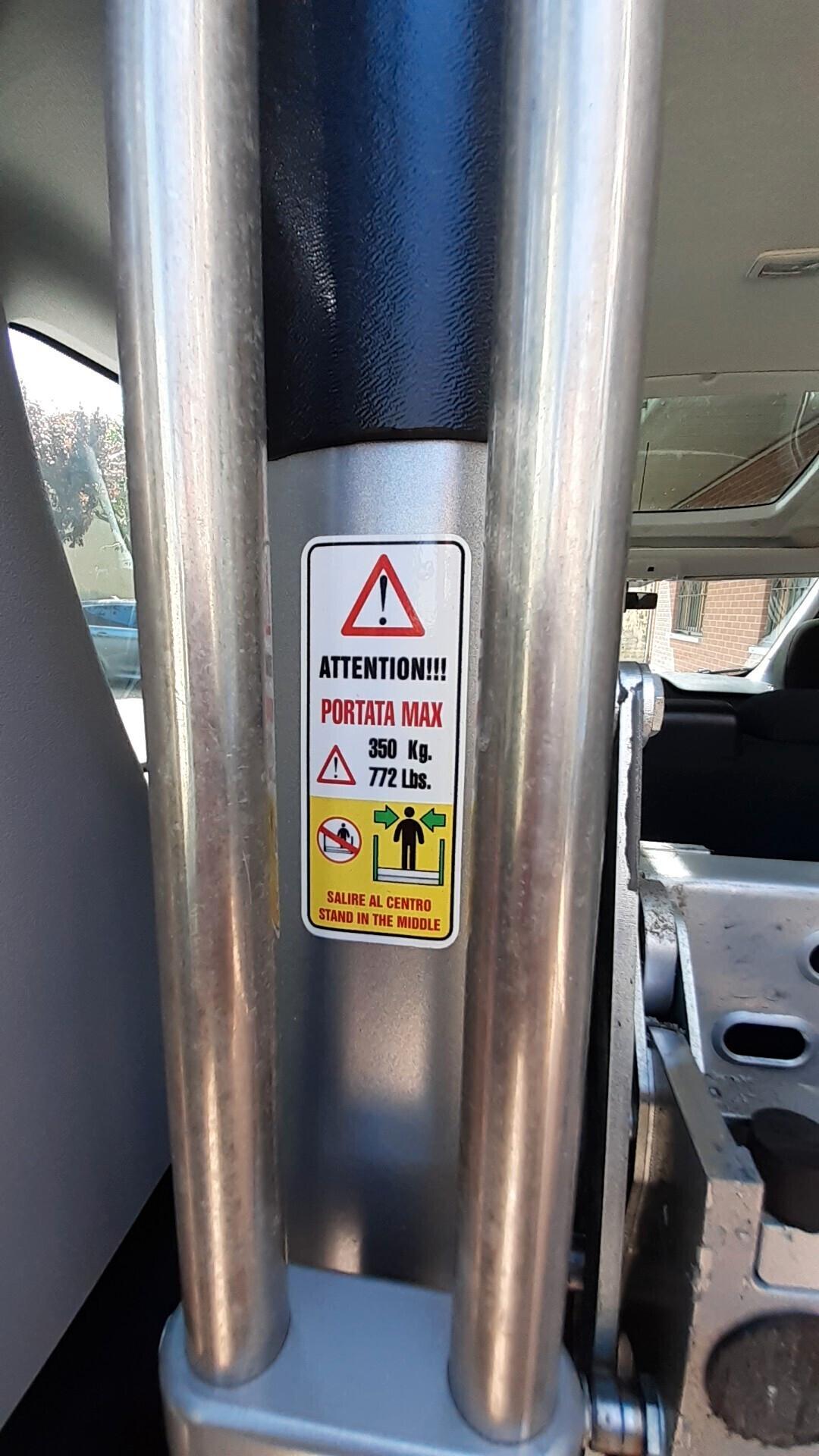 Doblò 1.6 MJT 120CV trasporto disabili pedana