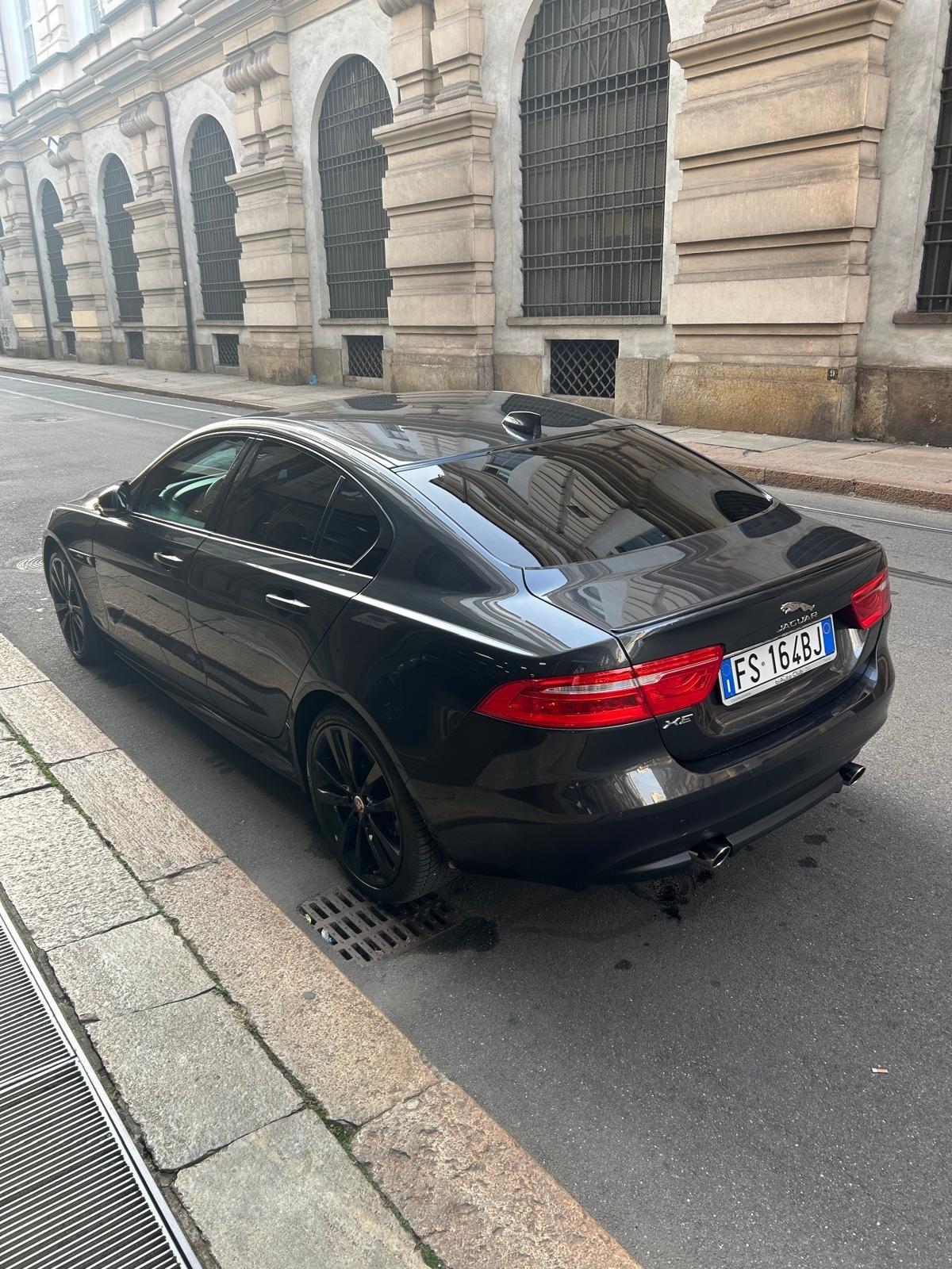 Jaguar XE 2.0 D 240 CV AWD aut. R-Sport