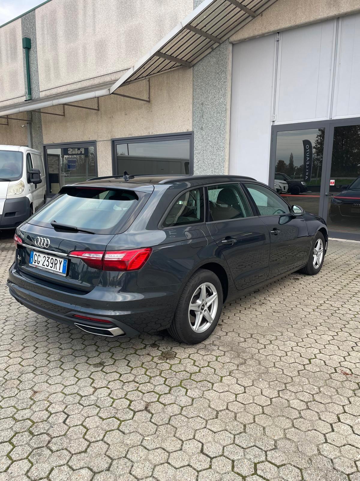 Audi A4 BUSINESS ADVANCE 2.0 136CV S-TRONIC