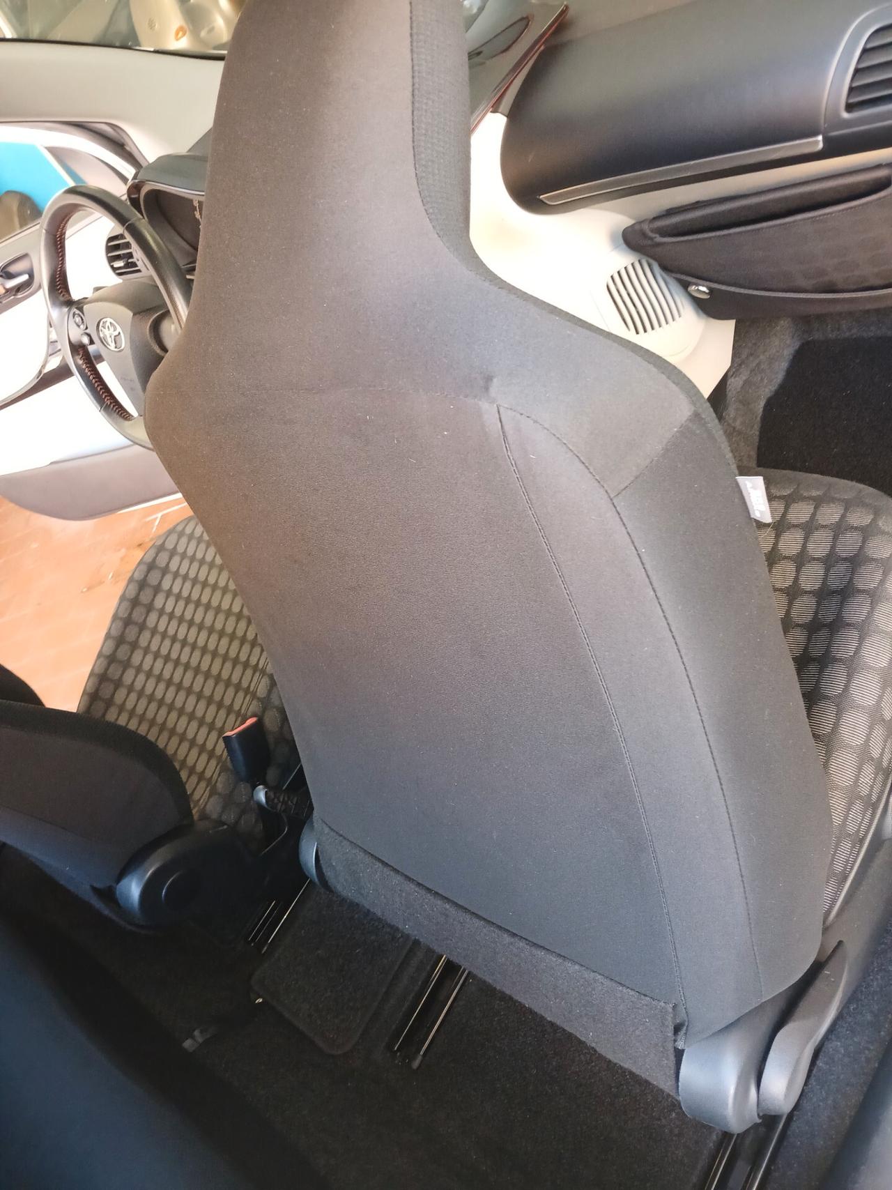 Toyota iQ 1.0 CVT Sol***AUTOMATICA 4 POOSTI ** KM 7 1 . 0 0 0 !!!!!*** 4 POSTI