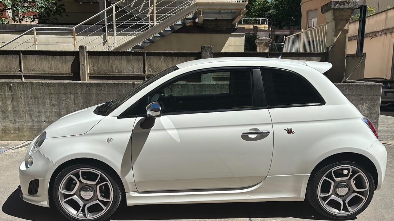 Abarth 500 1.4 Turbo T-Jet Custom