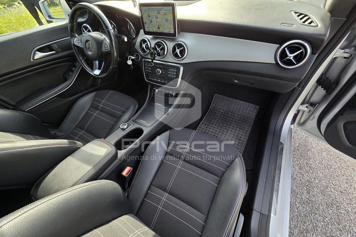 MERCEDES CLA 220 d Automatic Premium Dark Night