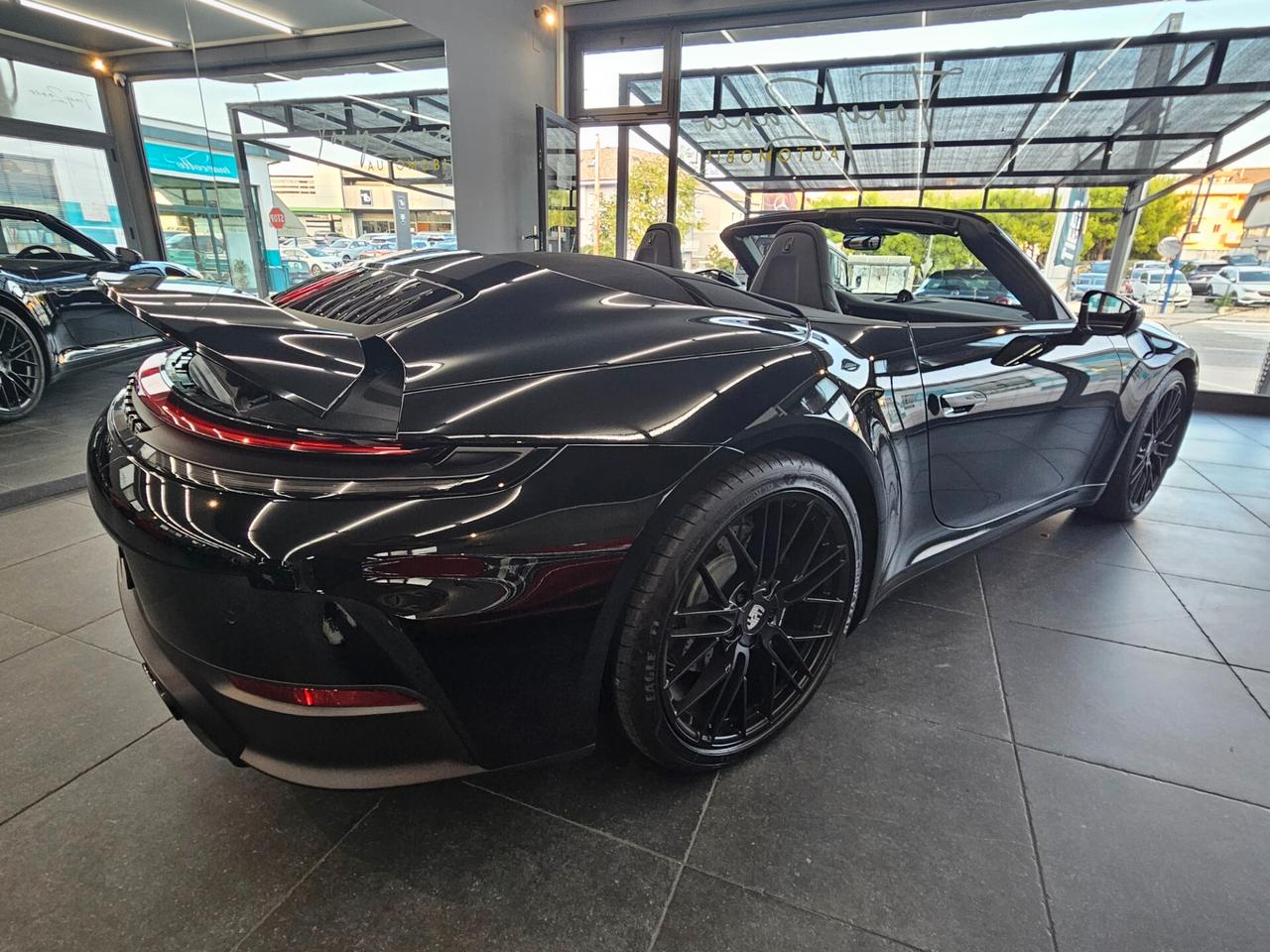 Porsche 992 CARRERA 992.2 CABRIO BLACK DAYTONA