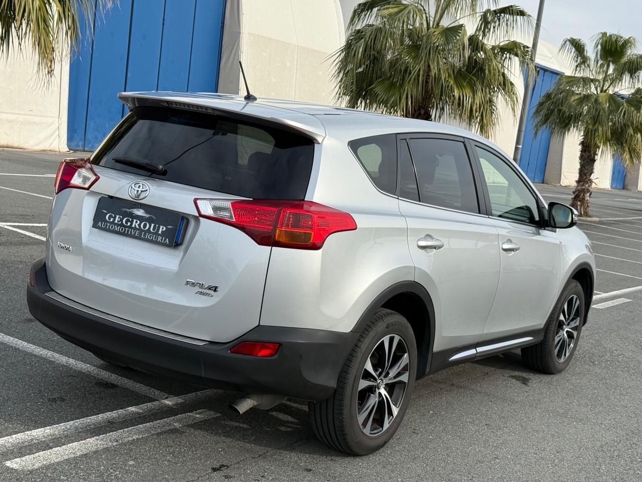 Toyota RAV 4 RAV4 2.0 D-4D 4WD Lounge-4X4-PERMUTABILE