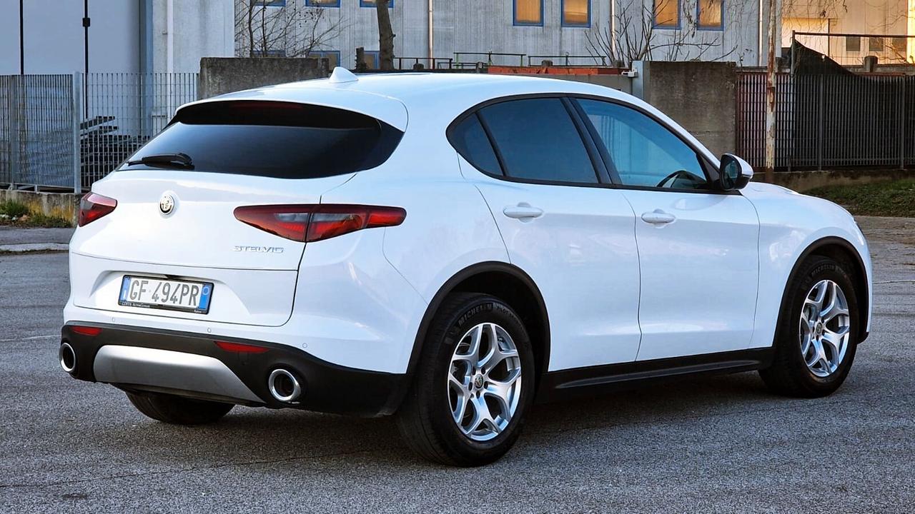 Alfa Romeo Stelvio 2.2 Turbodiesel 160 CV AT8 RWD