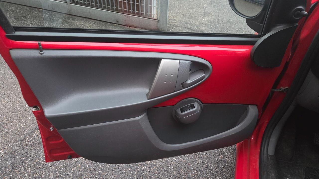 Toyota Aygo 1.0 12V VVT-i 5 porte Sol Connect