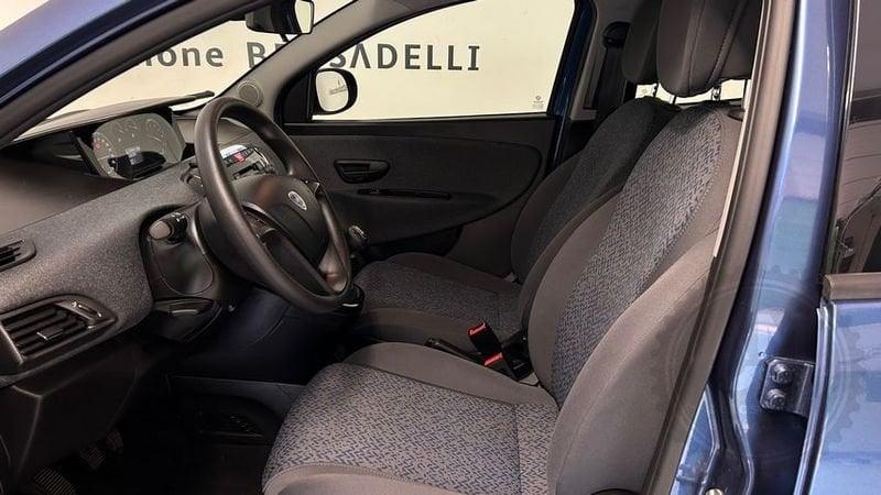 Lancia Ypsilon 1.0 FireFly 5 porte S&S Hybrid Silver