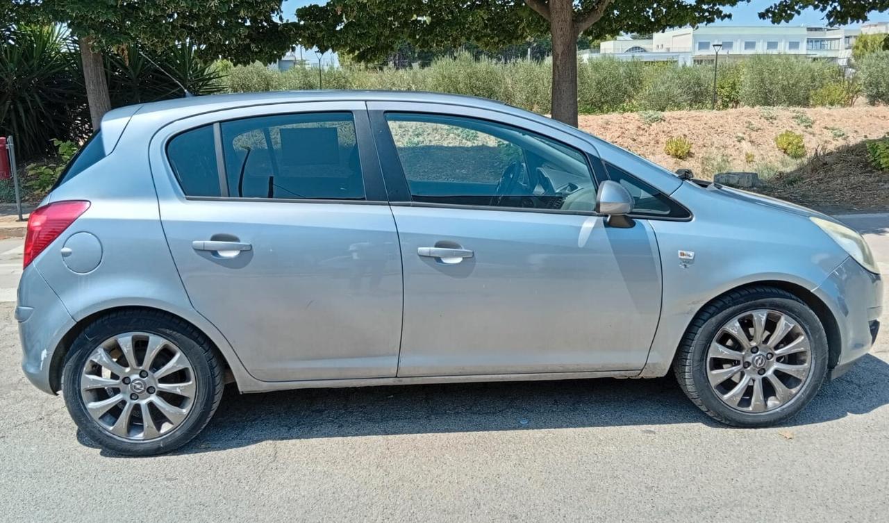 Opel Corsa 1.2 80CV 5 porte GPL