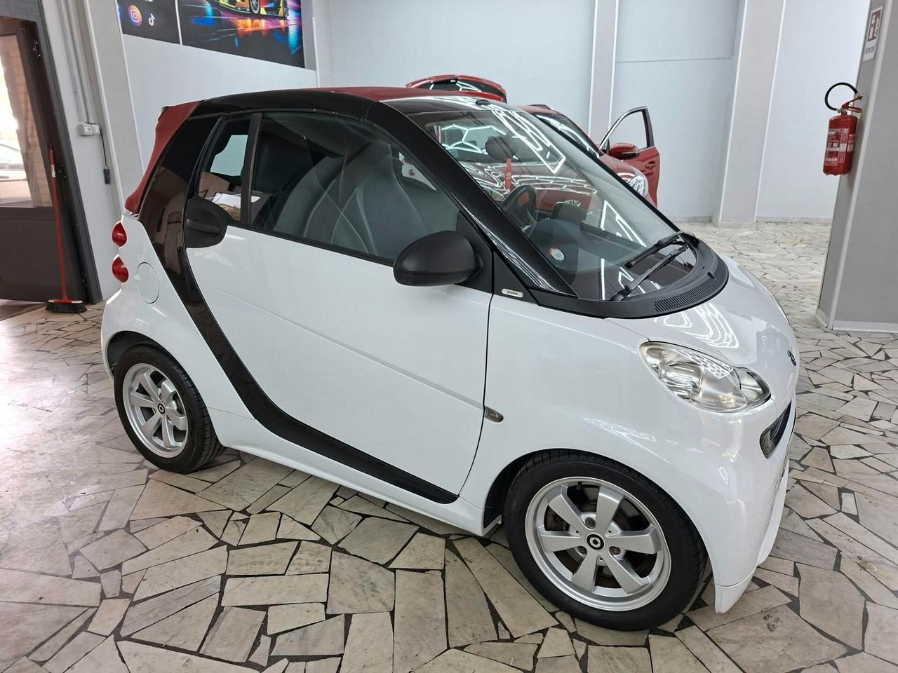 Smart ForTwo 1000 52 kW MHD cabrio passion