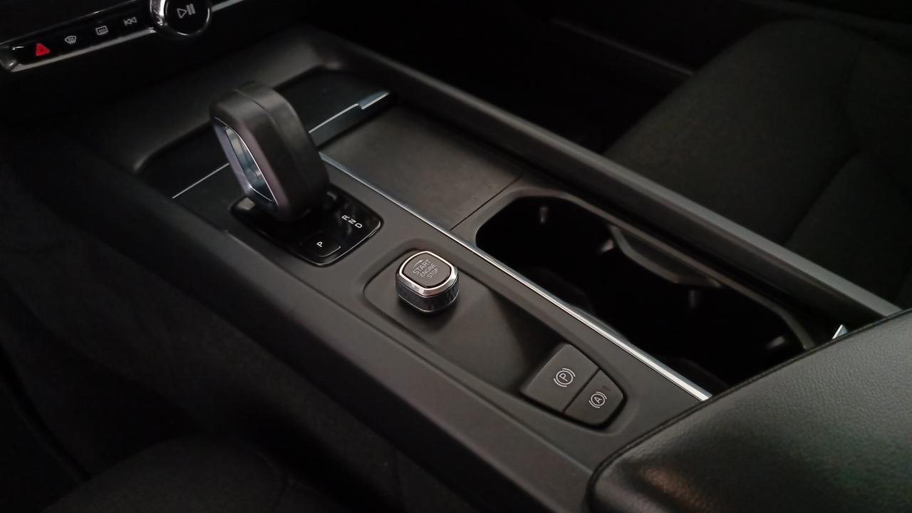 VOLVO V60 II 2019 - V60 2.0 b4 Momentum Business auto