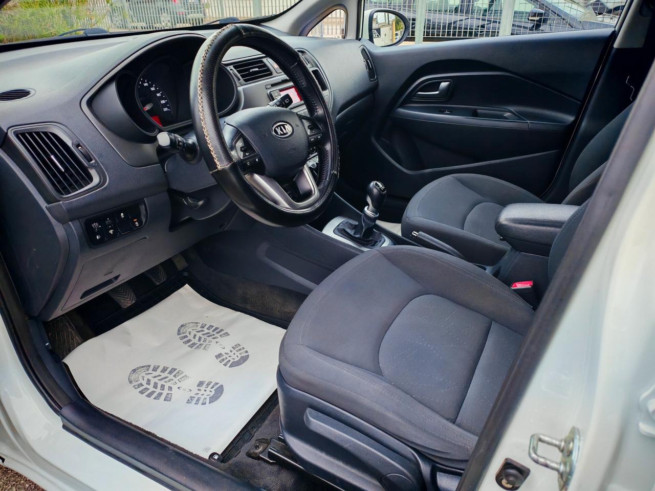 Kia Rio 1.1CRDi EX Plus Full Optional 2013