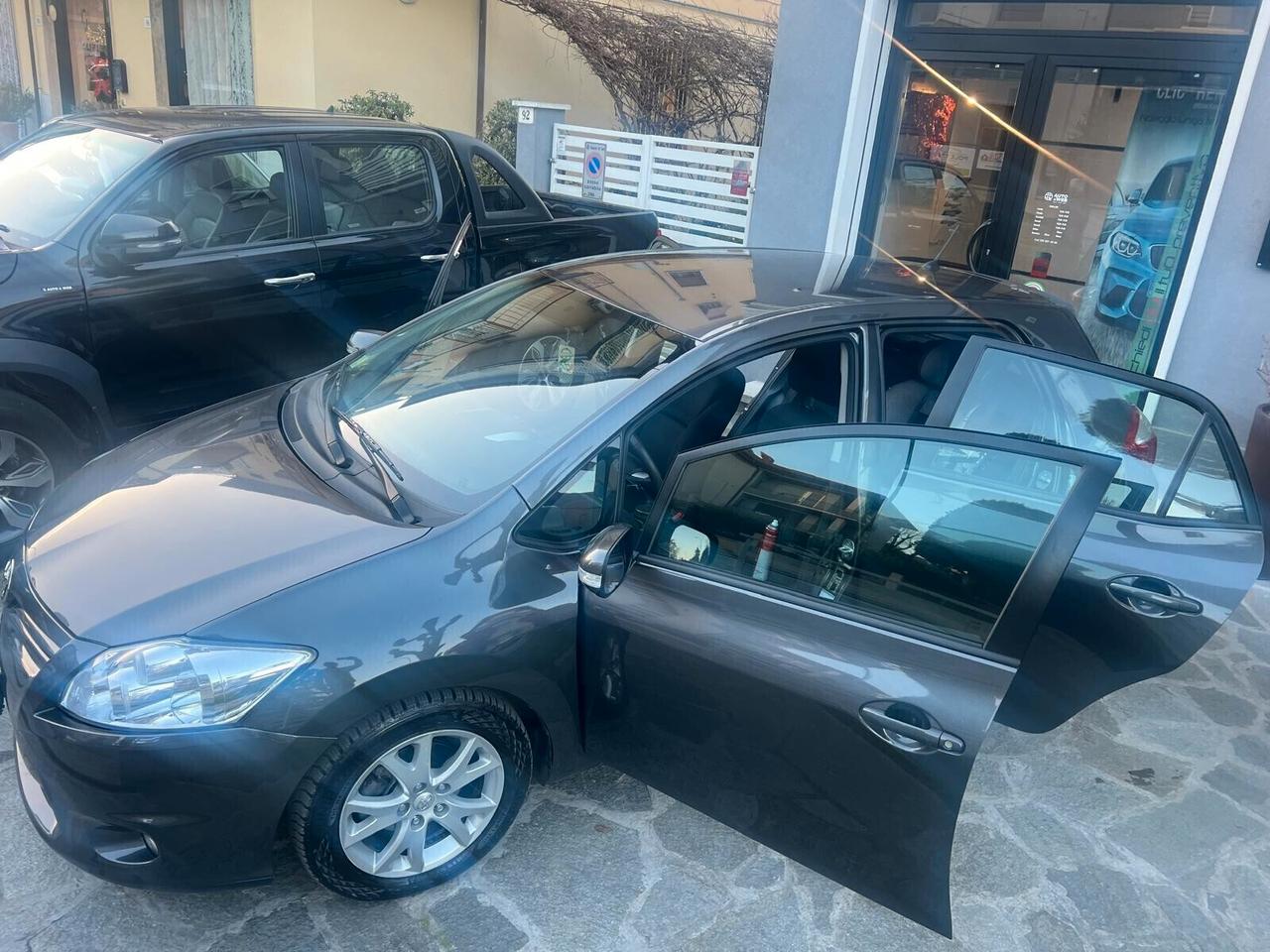 TOYOTA AURIS 1.4 D-4D M-MT 5p ACTIVE AUTOM. NEOPAT