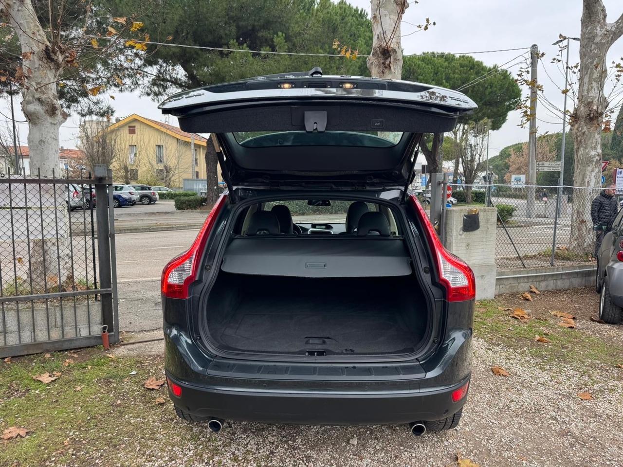 Volvo XC 60 XC60 D5 AWD Geartronic Summum