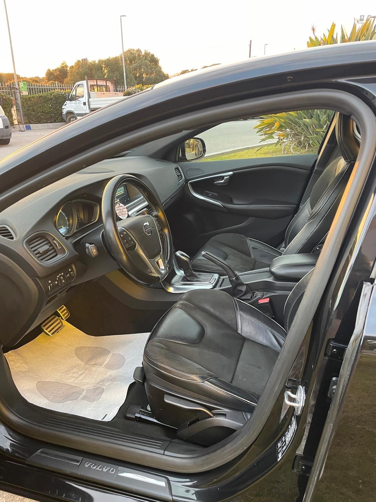 Volvo V40 D3 Geartronic R-design Momentum