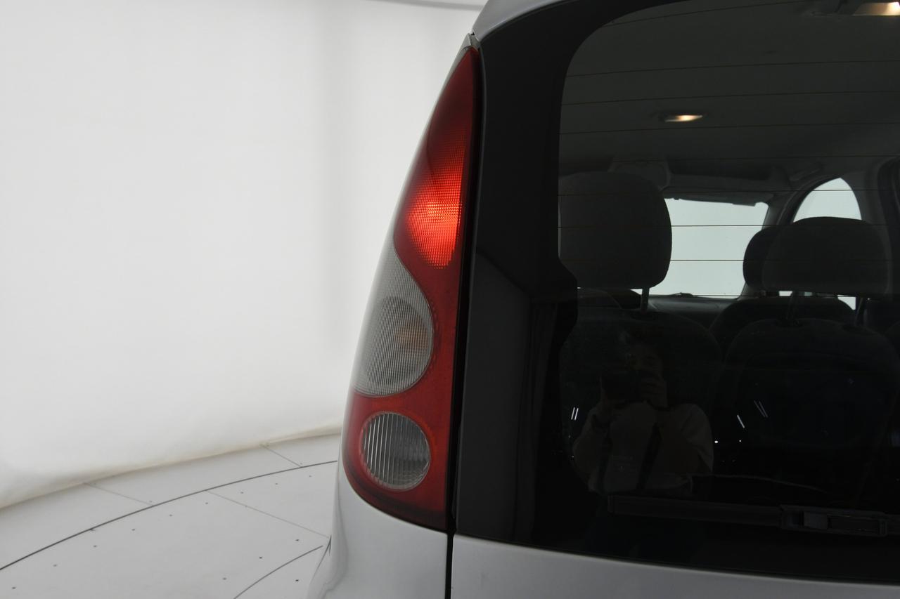 TOYOTA Yaris Verso 1.3 Luna X COMMERCIANTI