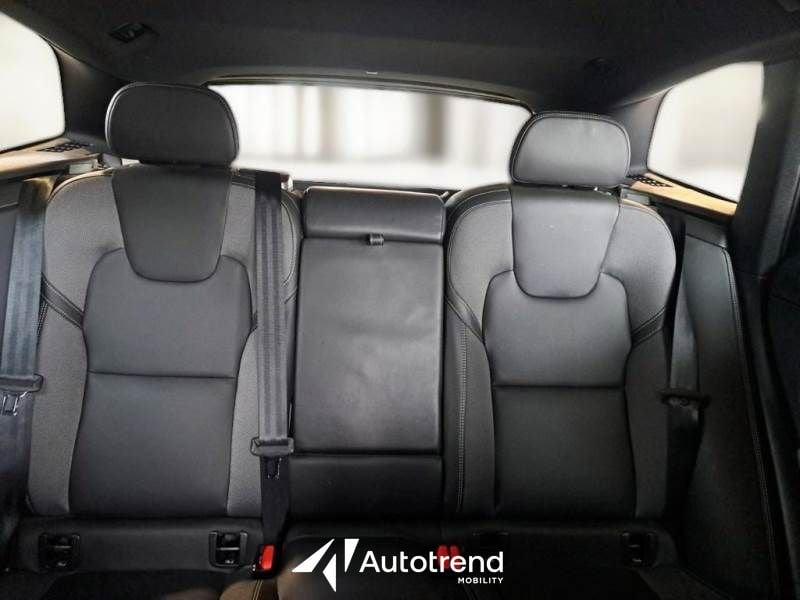 Volvo XC60 B4 197+14 CV AWD Mild Hybrid Automatico Plus Dark N1 Autocarro