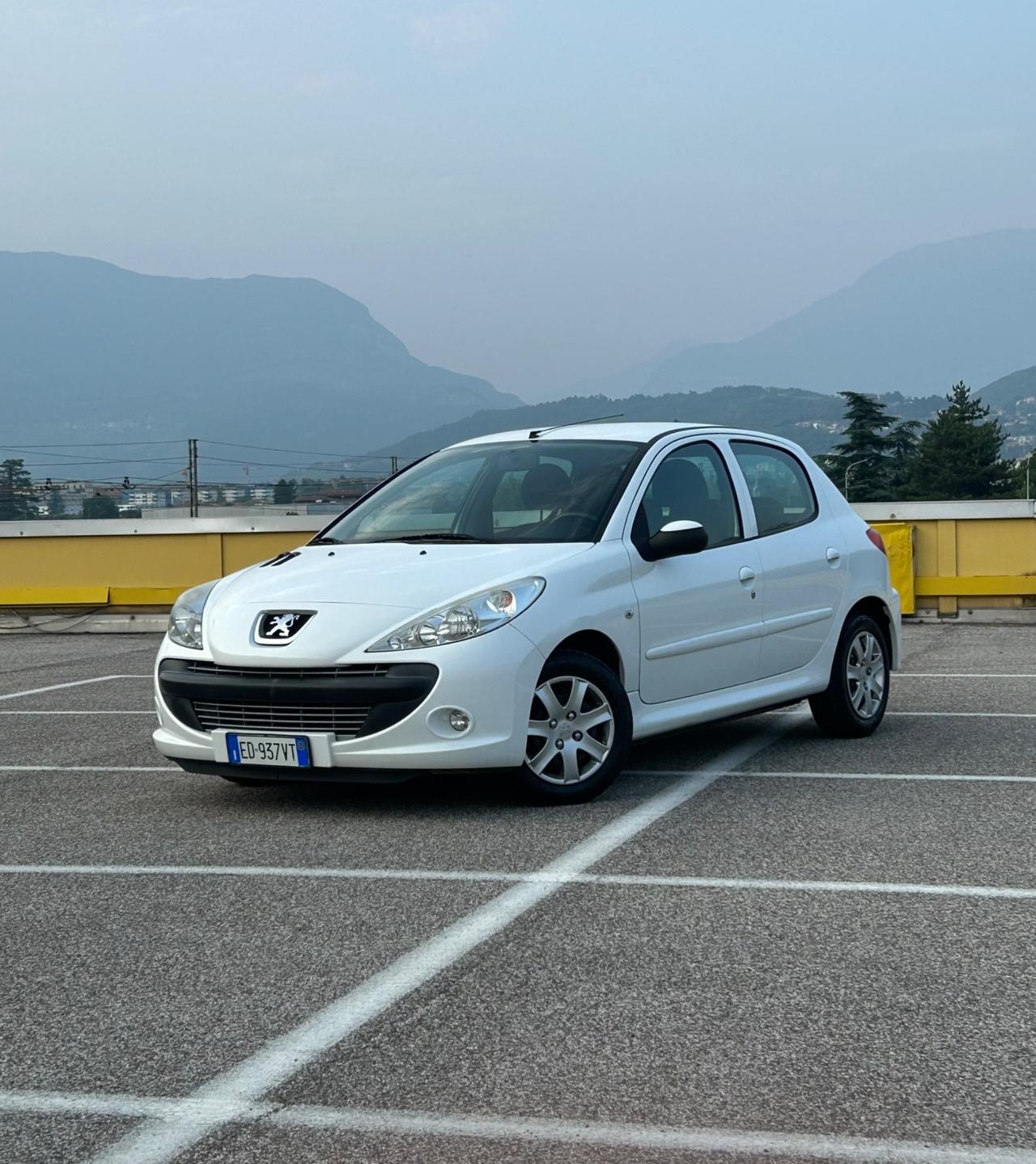 Peugeot 206 Plus 1.4 HDi 70CV 5p Neopatentati 2011