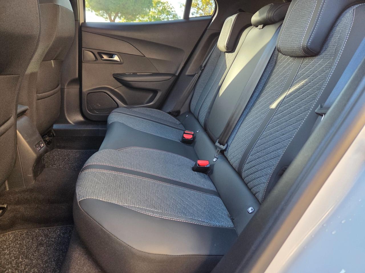 Peugeot 2008 PureTech 1.2 130 cv automatica