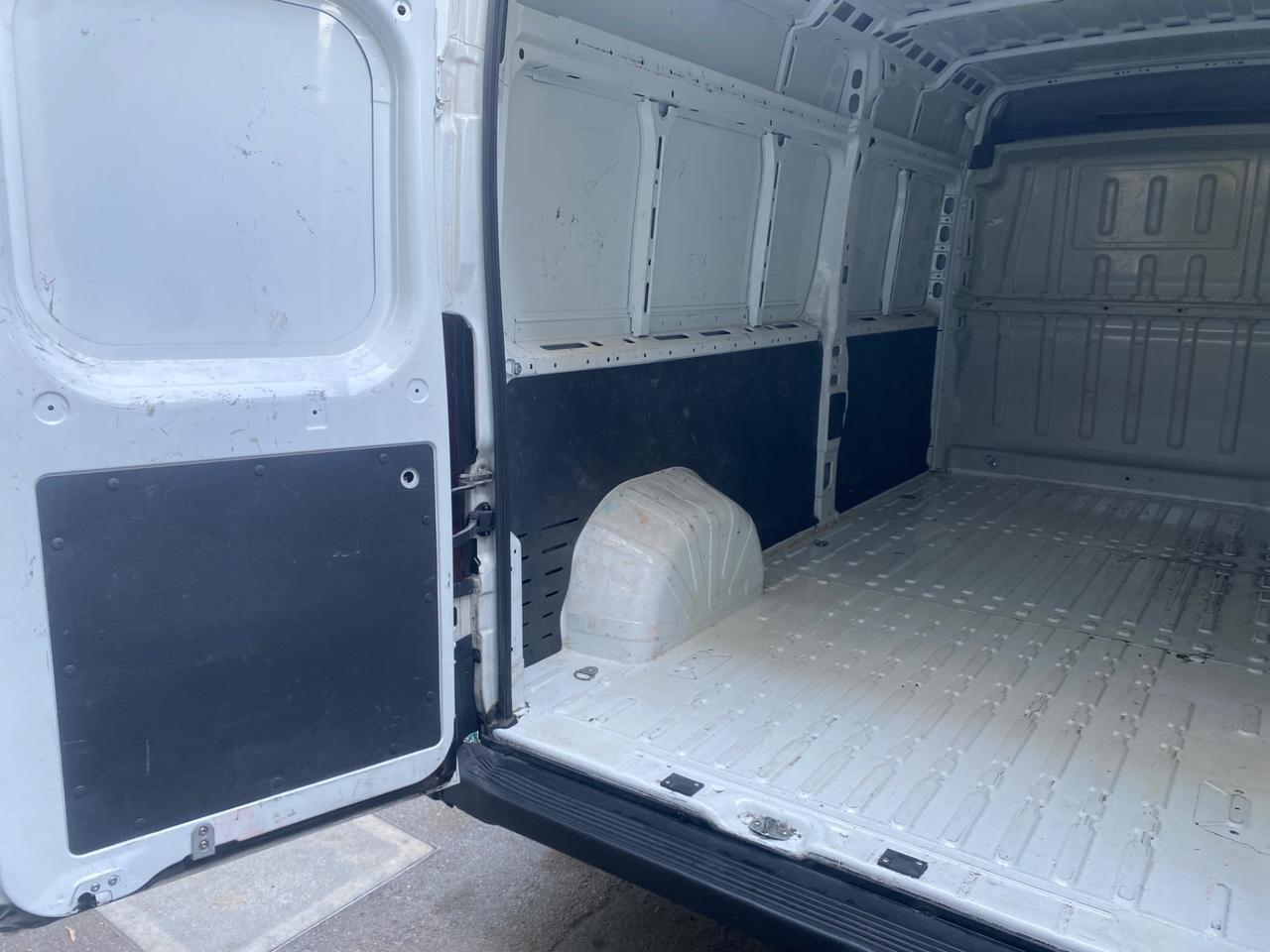 Peugeot Boxer 330 2.2 BlueHDi 140 S&S PC-TM Furgone