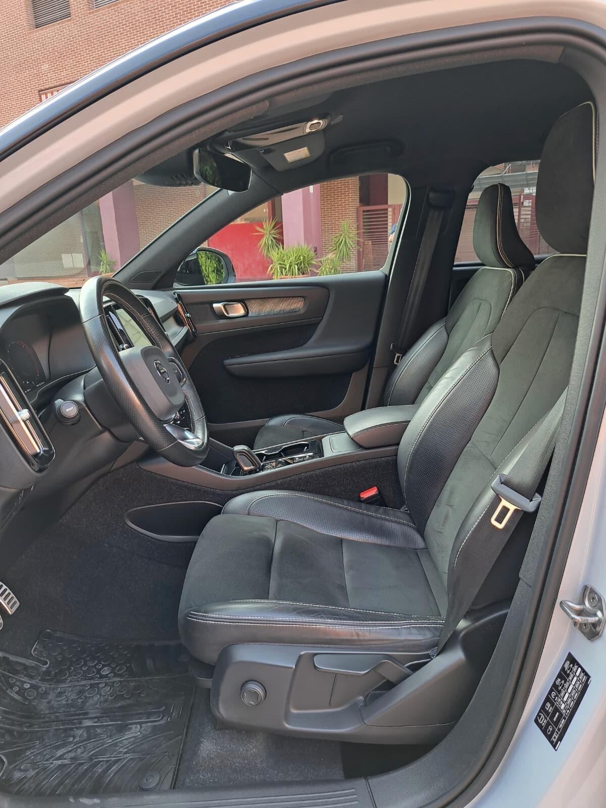 Volvo XC40 D3 R-design AUTOMATICA UNICO PROP: km. 38700 CERTIFICATI