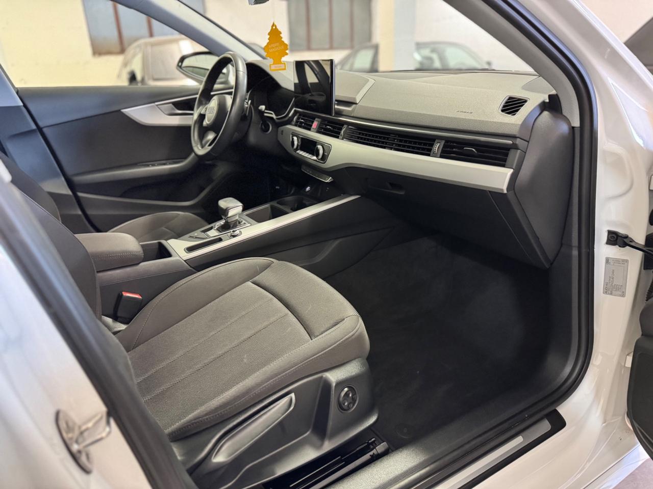 Audi A4 Avant 30 TDI/136 CV S tronic Business Advanced