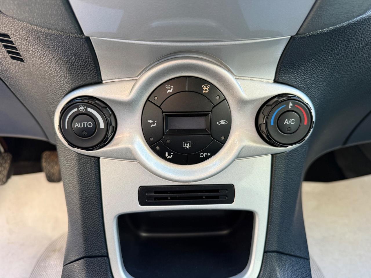 Ford Fiesta 1.4 TDCi 70CV 3 porte - Neopatentati