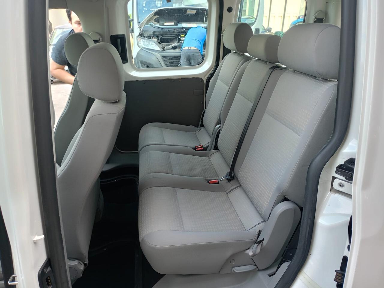 Volkswagen Caddy 2.0 Ecofuel 4p. 7 POSTI Van Vetrato