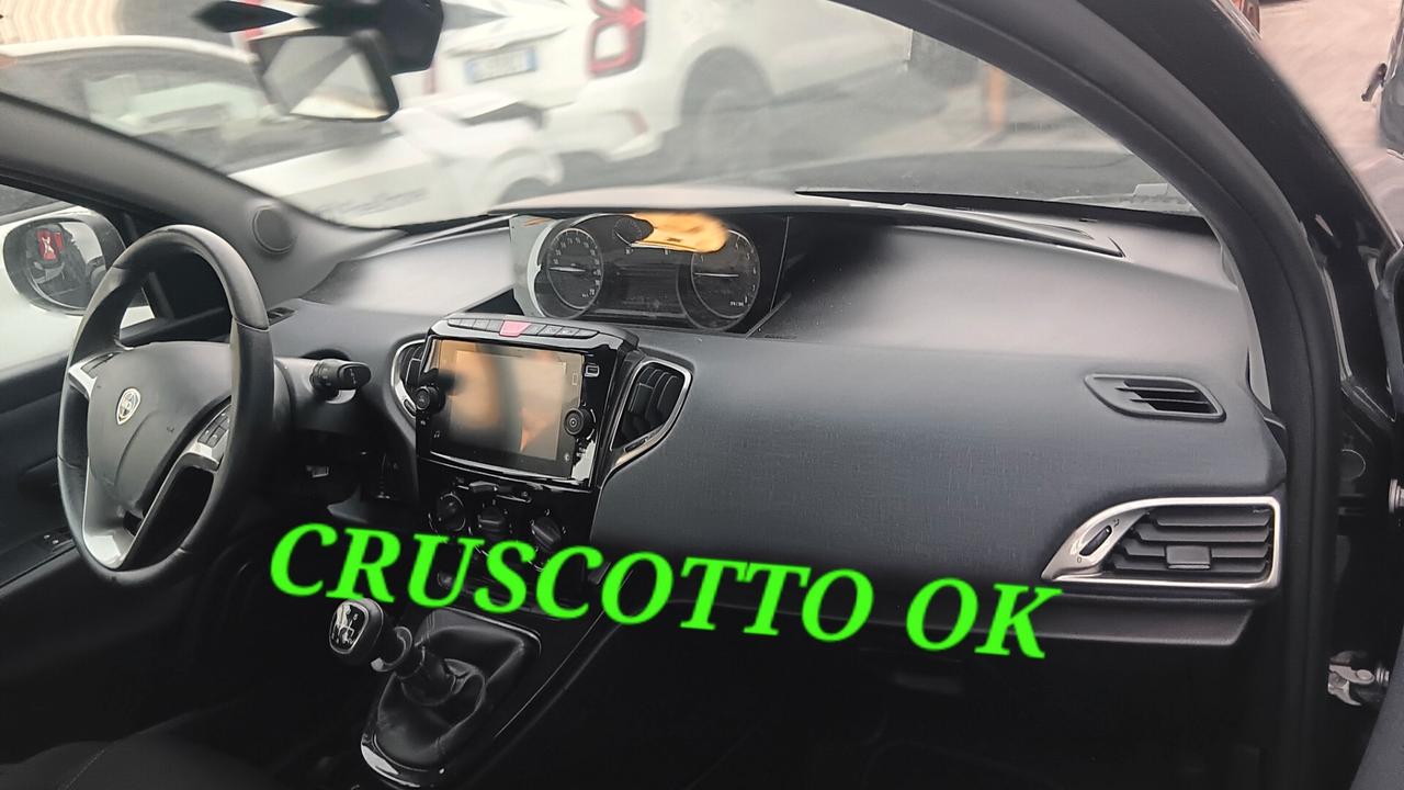 LANCIA YPSILON INCIDENTATA SINISTRATA MONDIALCARS 023