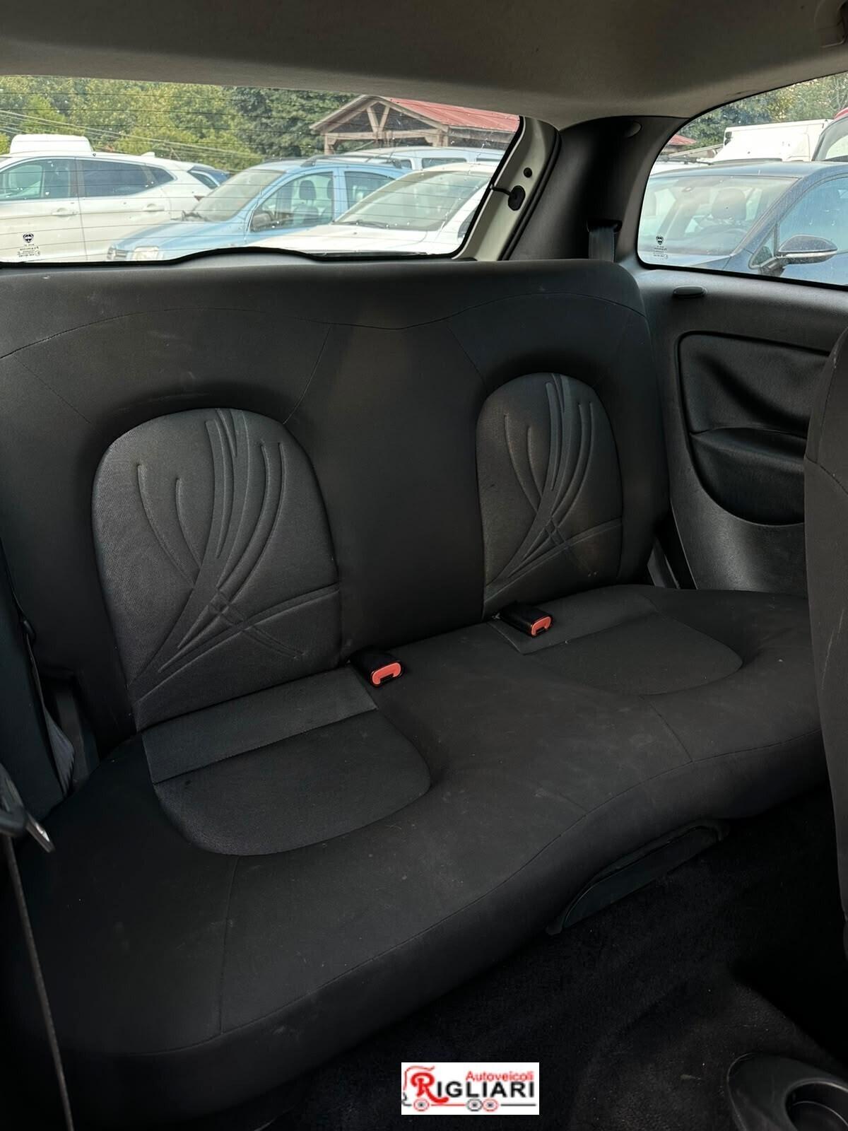 Lancia Ypsilon 1.3 MJT 75 CV Unyca
