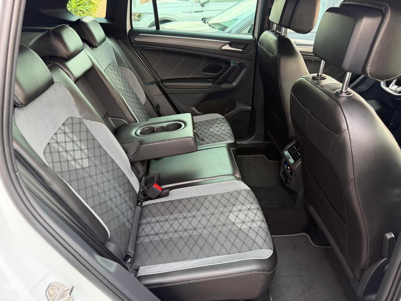 Volkswagen Tiguan 2.0 TDI 150 CV SCR DSG R-Line