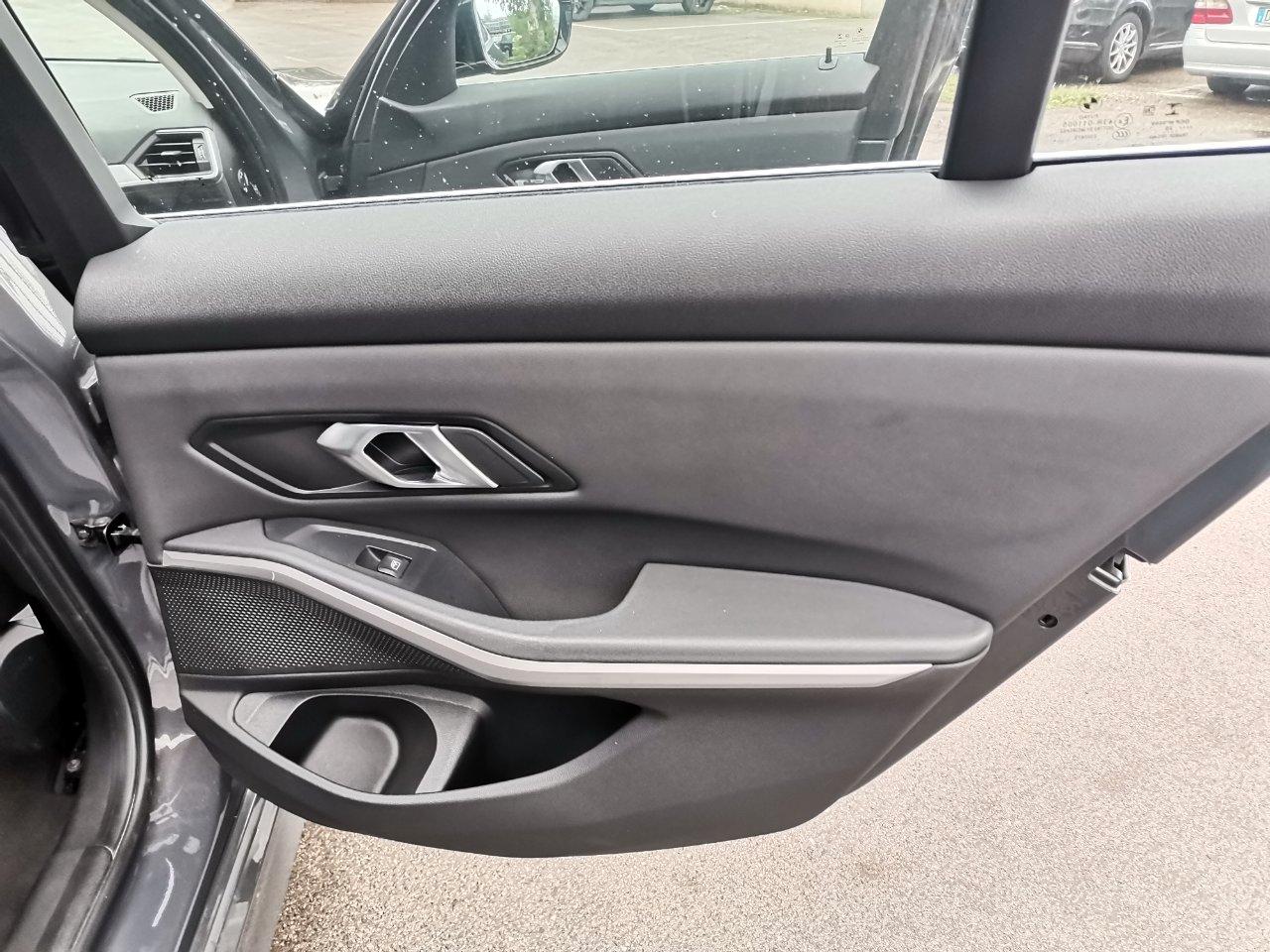 BMW 320 d Touring mhev 48V xdrive Business Advantage auto