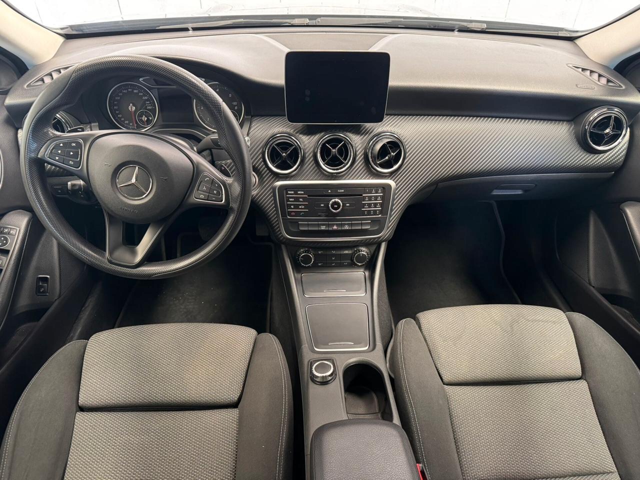 Mercedes-benz GLA 200 allestimento premium