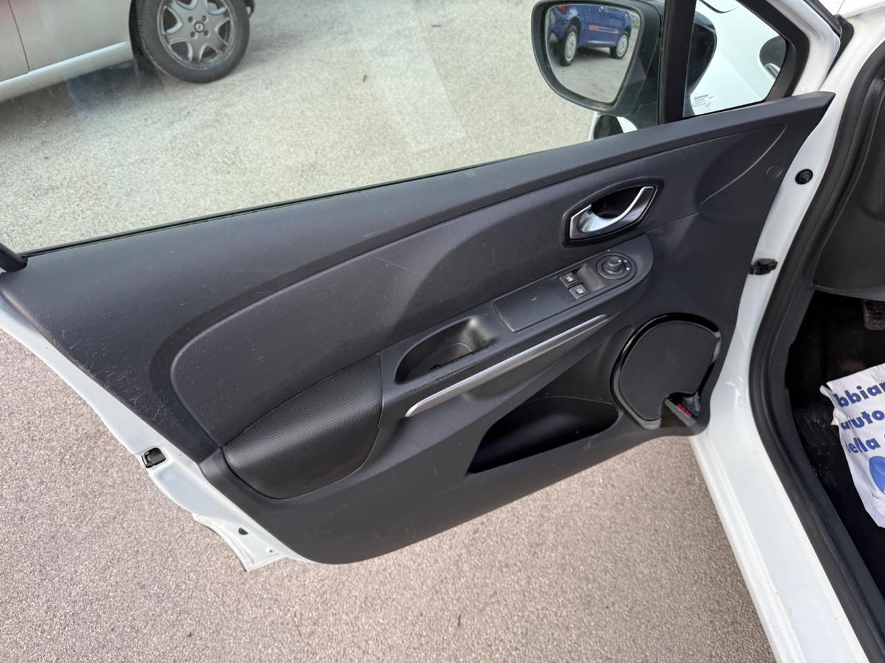Renault Clio 1.2 75CV GPL 5 porte Costume National