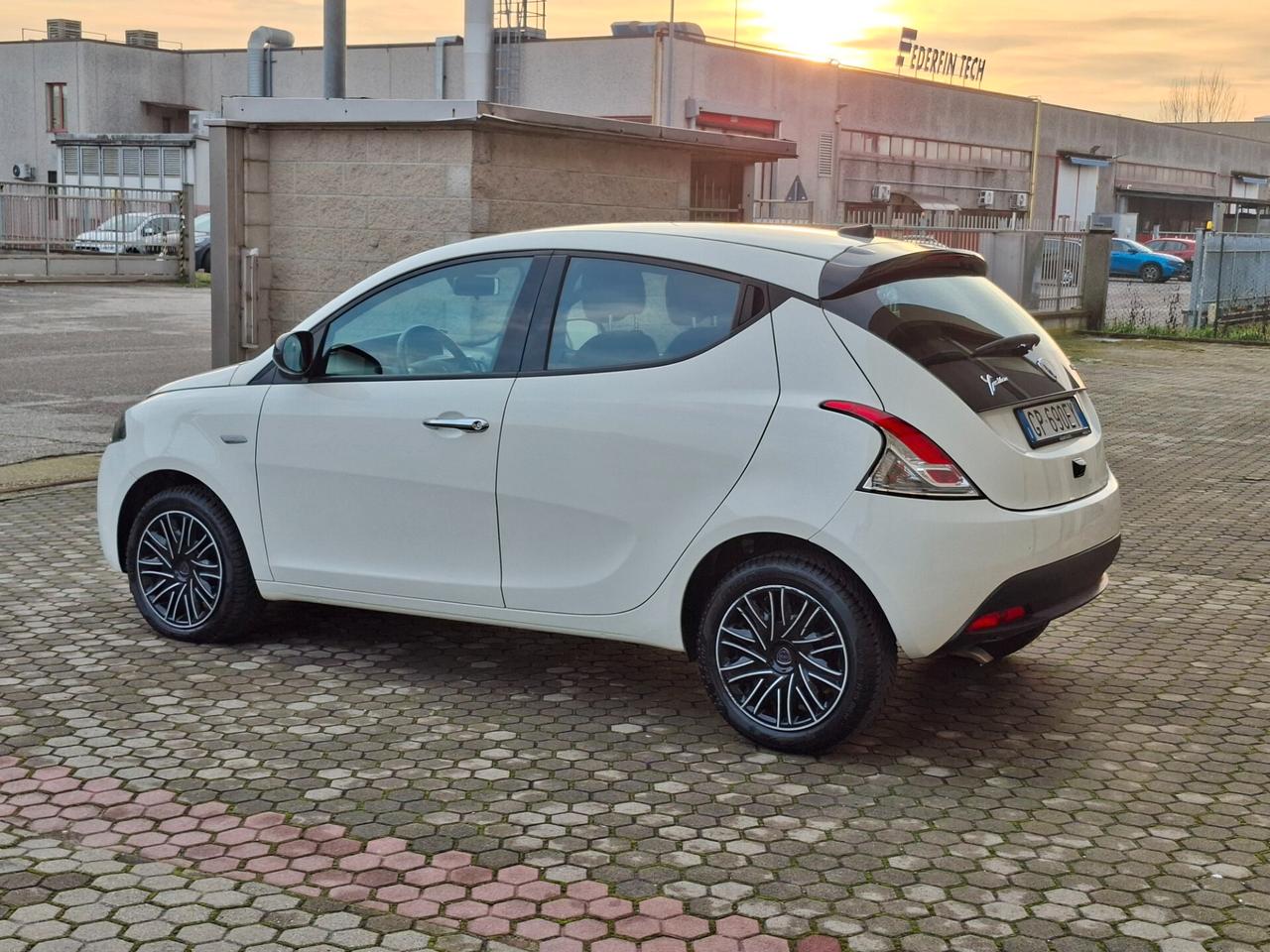 Lancia Ypsilon 1.0 Hybrid Gold *PREZZO REALE*