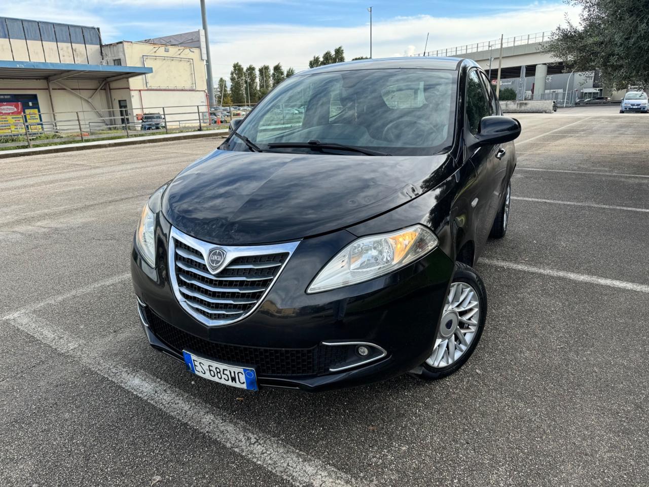 Lancia Ypsilon 0.9 TwinAir 85 CV 5 porte Metano Ecochic Silver