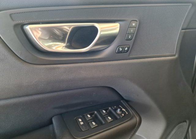 VOLVO XC60 B4 (d) AWD automatico Plus Dark