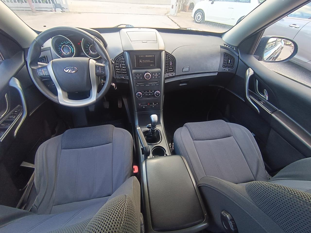 Mahindra XUV500 2.2 16V FWD W10