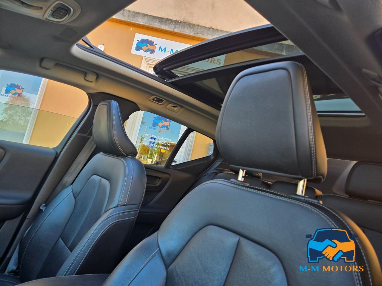 VOLVO XC40 D4 AWD Geartronic Momentum