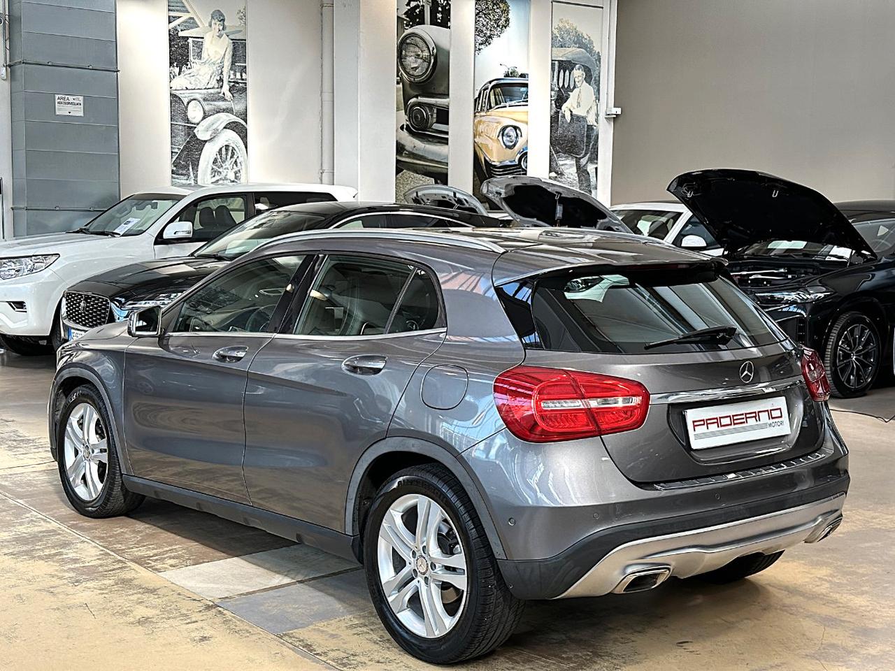 Mercedes GLA 200 Sport - Xeno - 18" - Navi - Sensori park