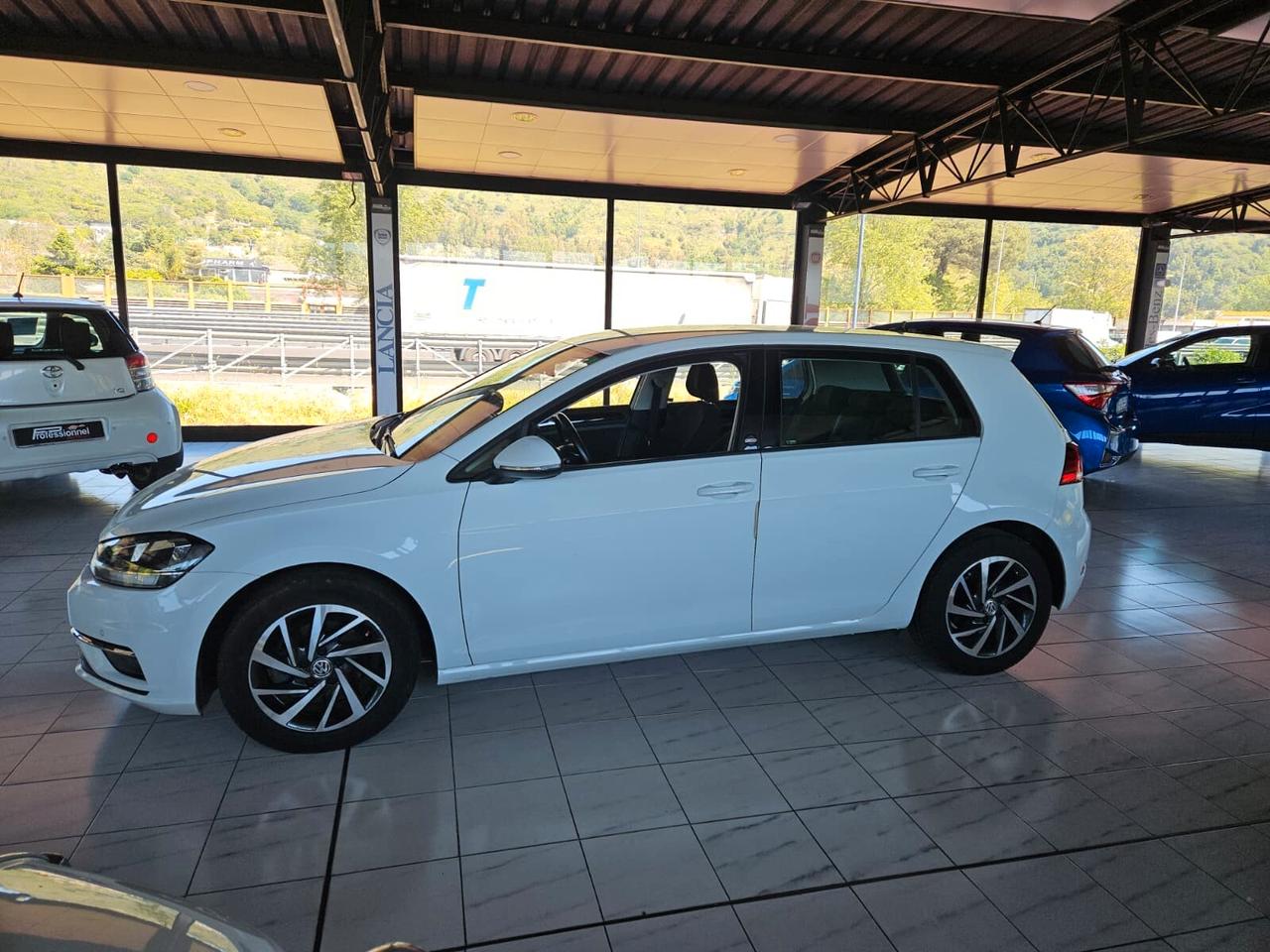 Volkswagen Golf 1.0 TSI 110 CV DSG Sound Edition