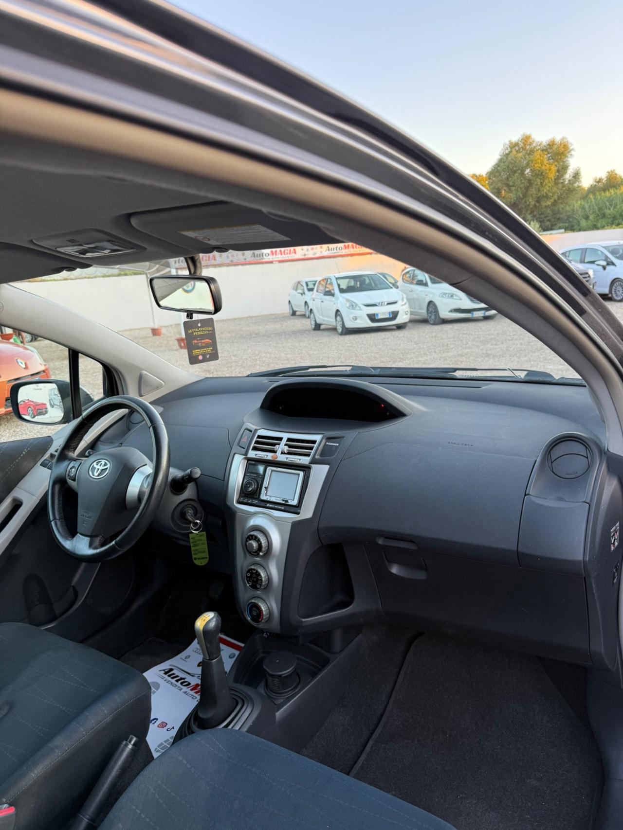 Toyota Yaris 1.0 3 porte Sol