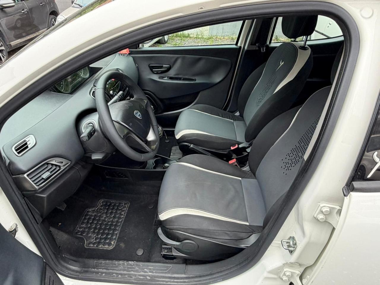 Lancia Ypsilon 0.9 TwinAir 85 CV 5 porte Metano Ecochic Gold