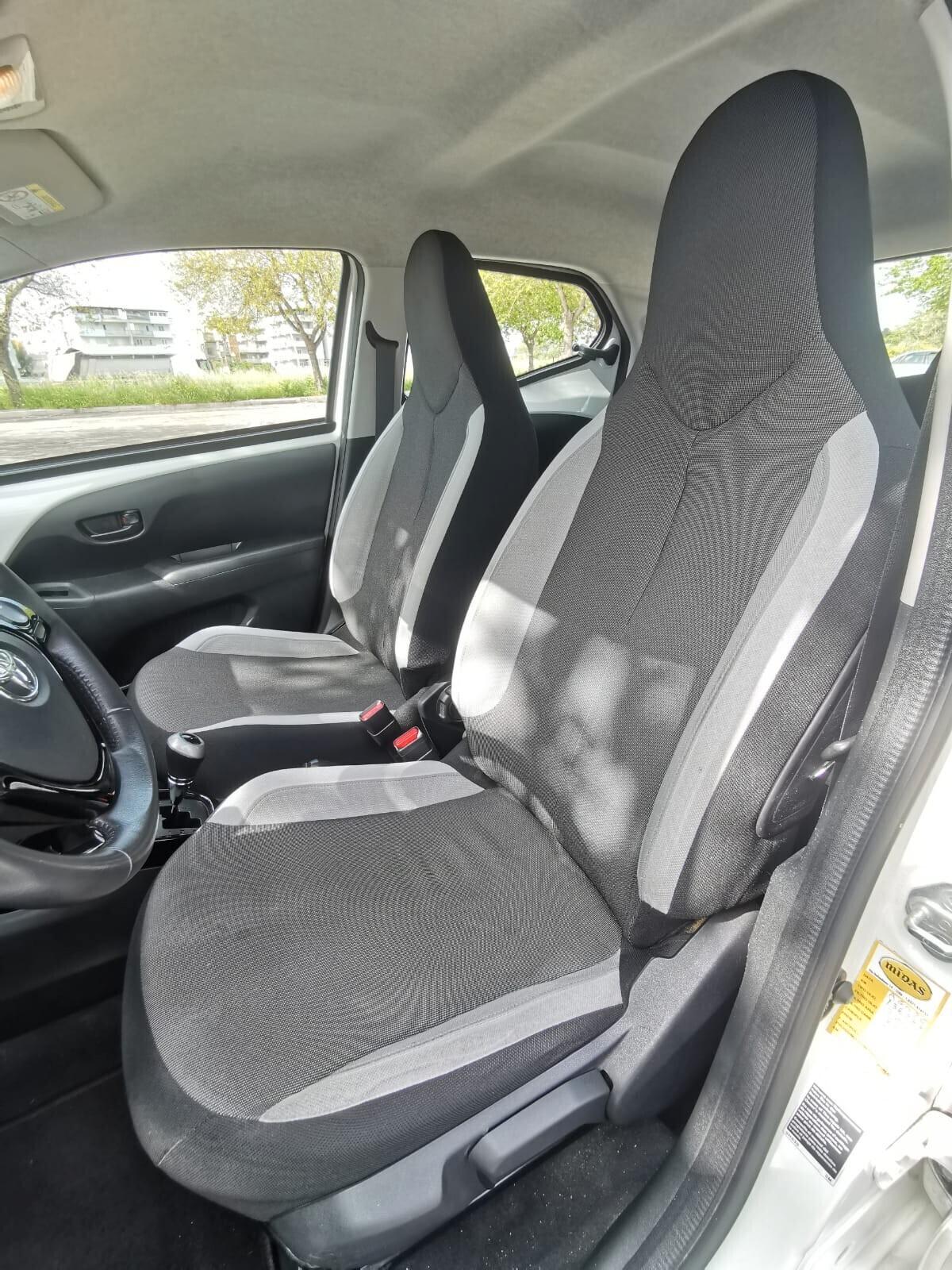 Toyota Aygo 1.0 VVT-i 69 CV 5 porte x-play MMT 2015