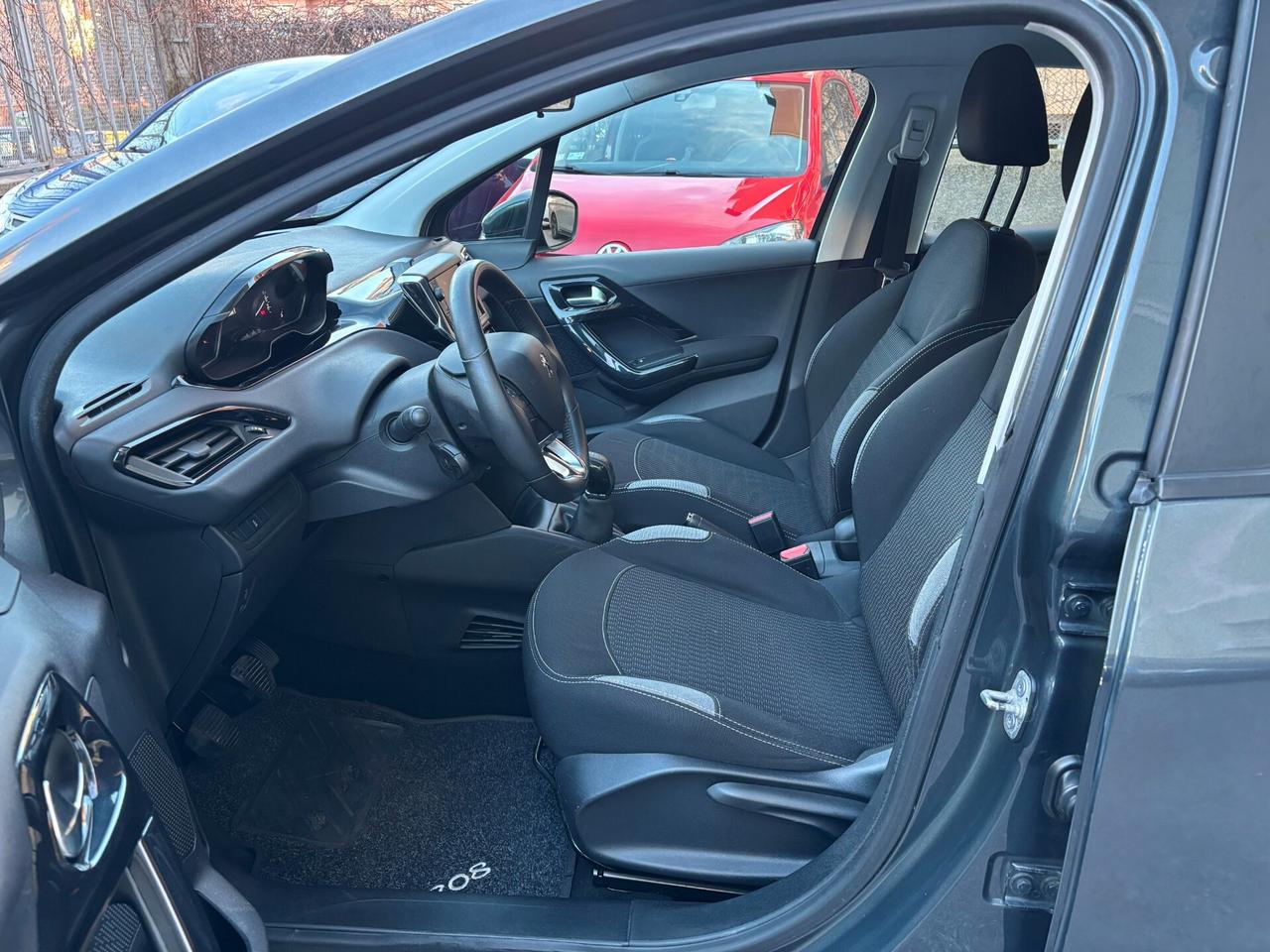 Peugeot 208 PureTech 82 5 porte Active DISTRIBUZIONE NUOVA UNIPROPRIETARIO