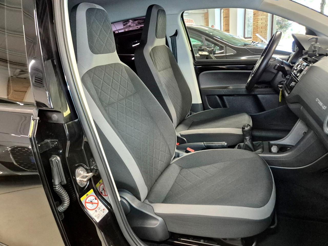 Volkswagen up! 1.0 75 CV 5p. cross BlueMotion Technology