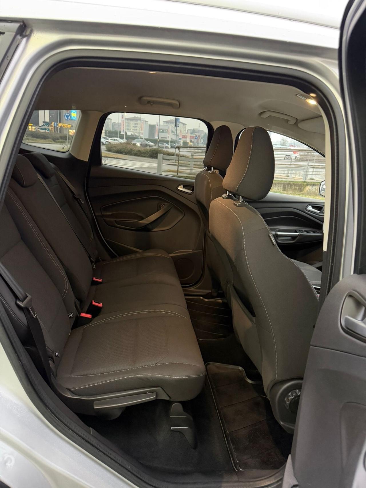 Ford Kuga 1.5 TDCI 120 CV S&S 2WD ST-Line Business