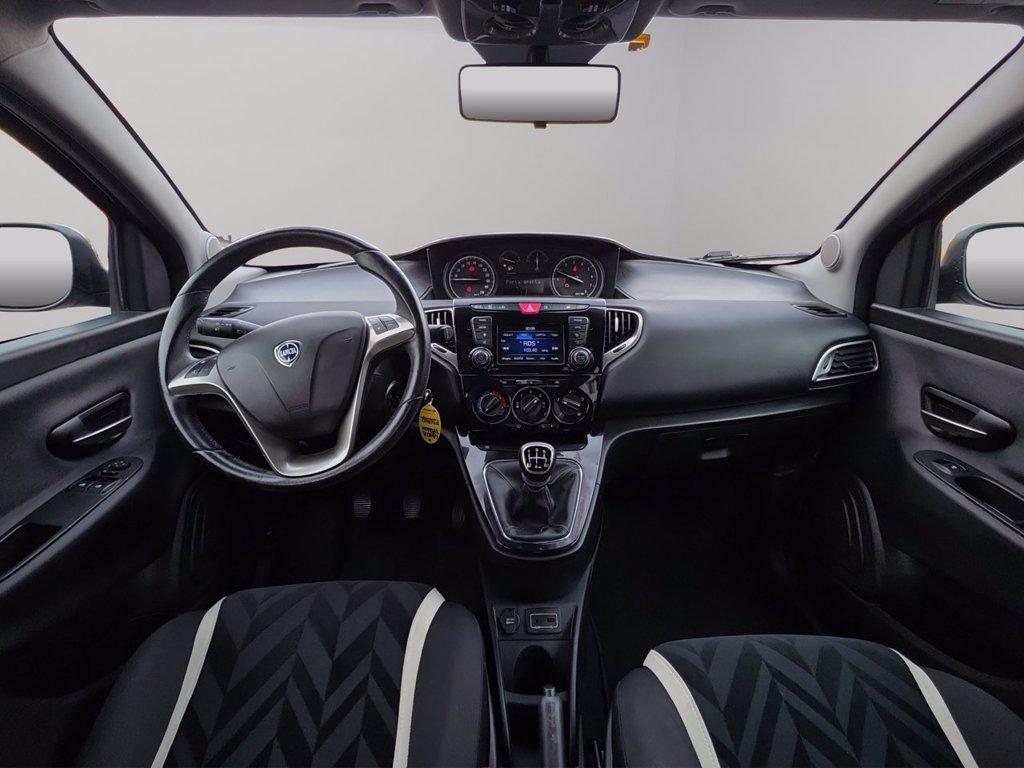 LANCIA Ypsilon 1.2 silver 69cv del 2017
