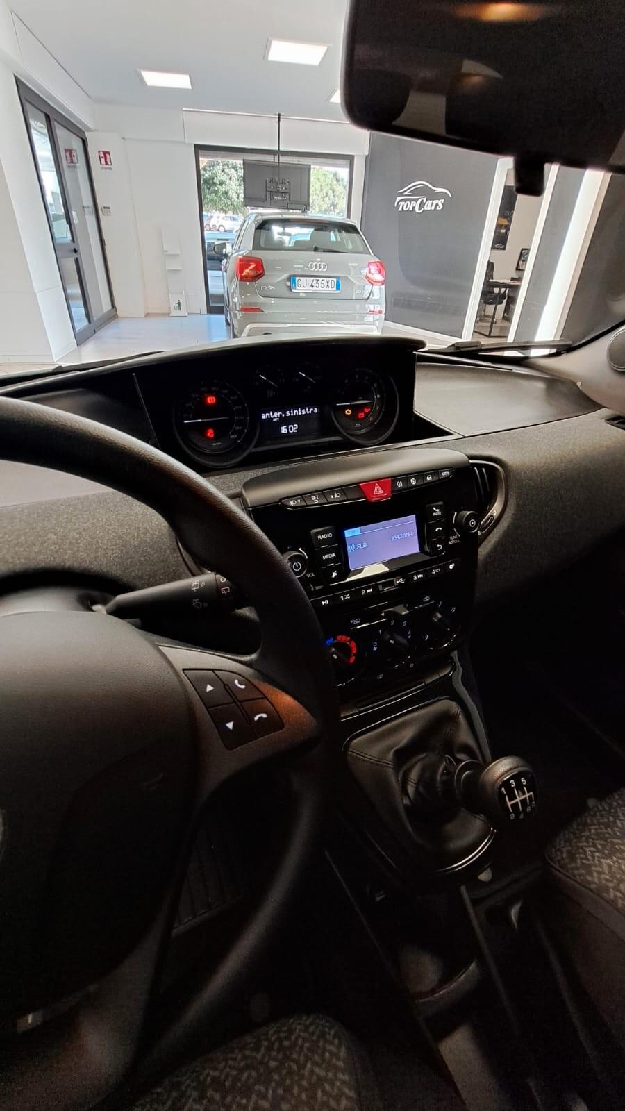 Lancia Ypsilon 1.0 FireFly 5 porte S&S Hybrid Platino