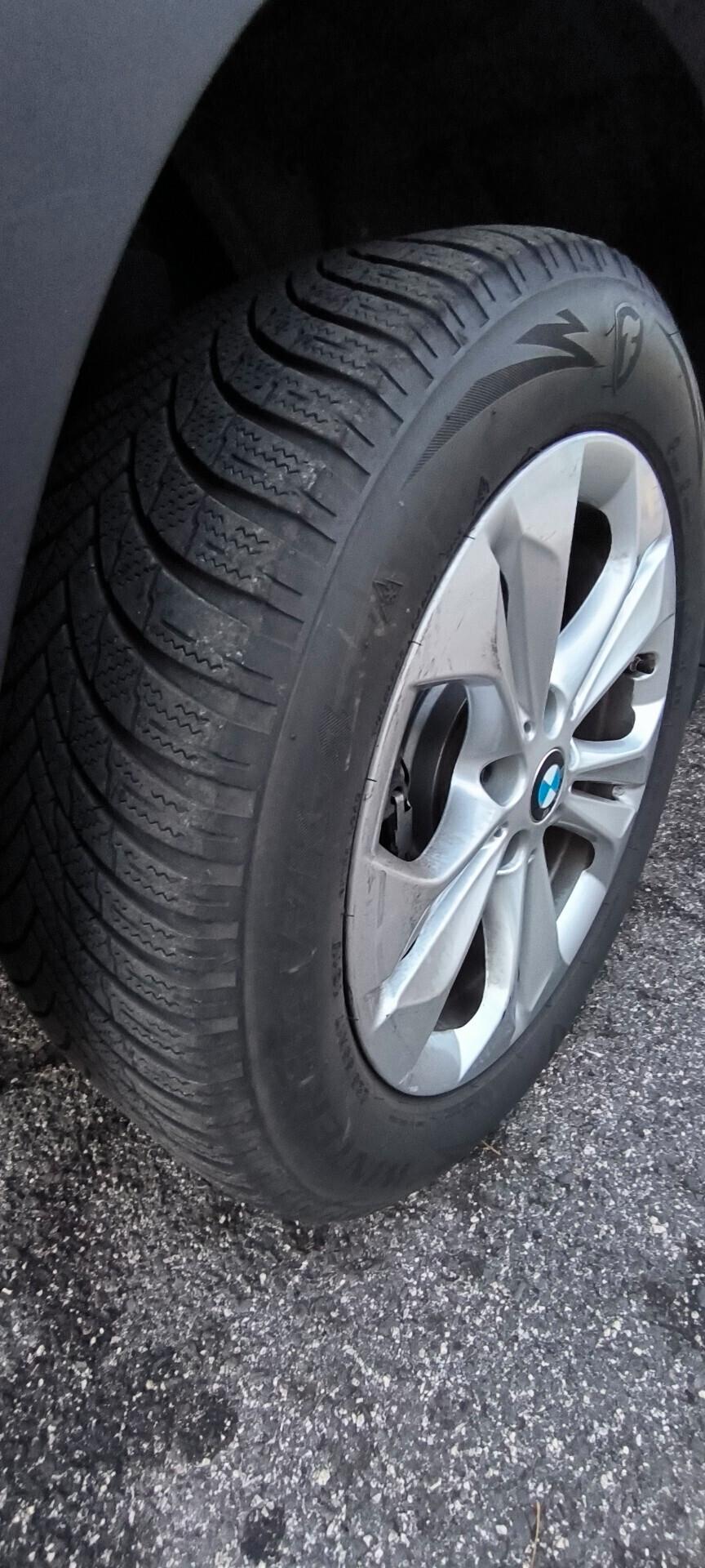 BMW X1 auto incidentata