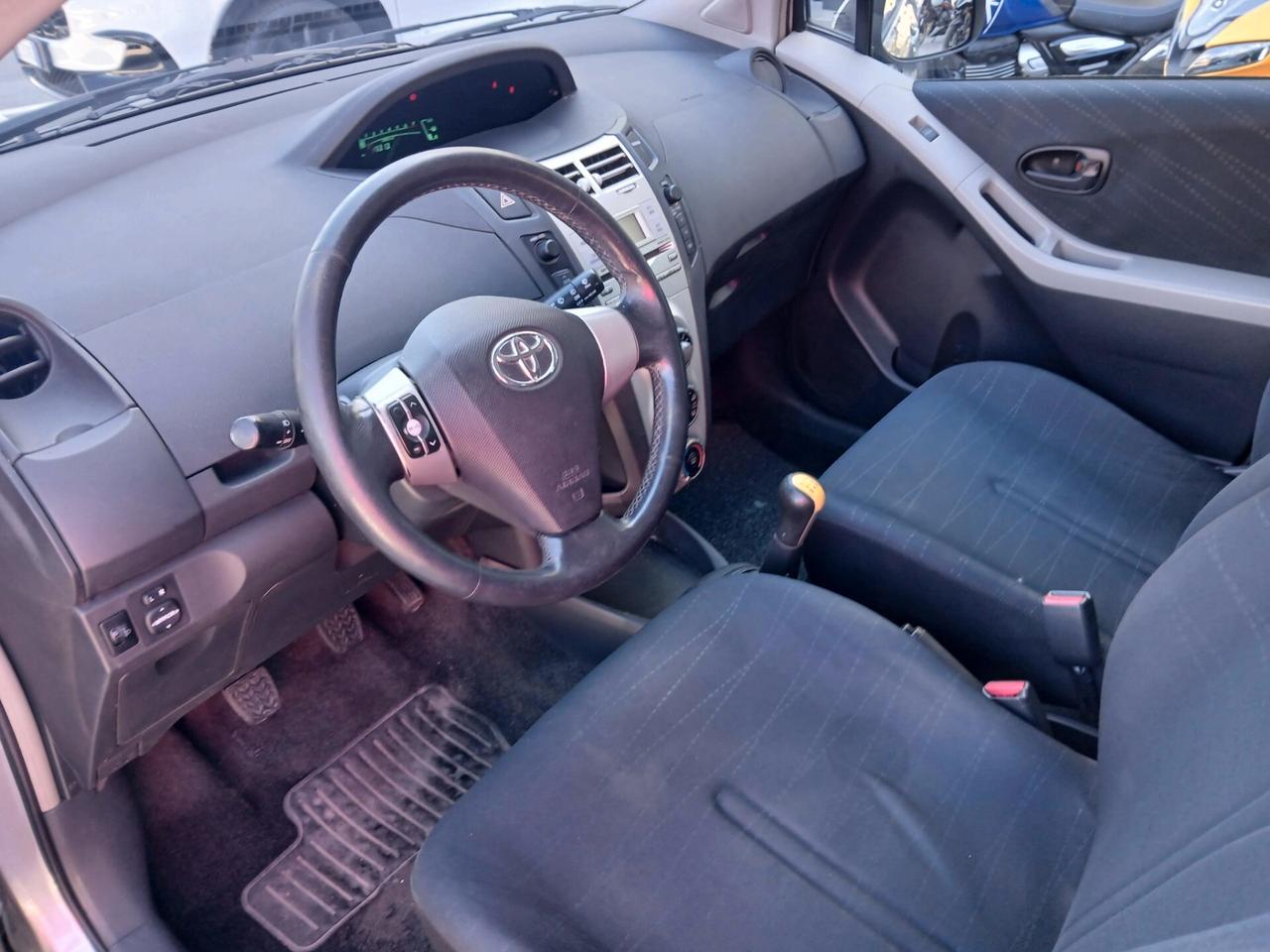 Toyota Yaris 1.3 5 porte Luna